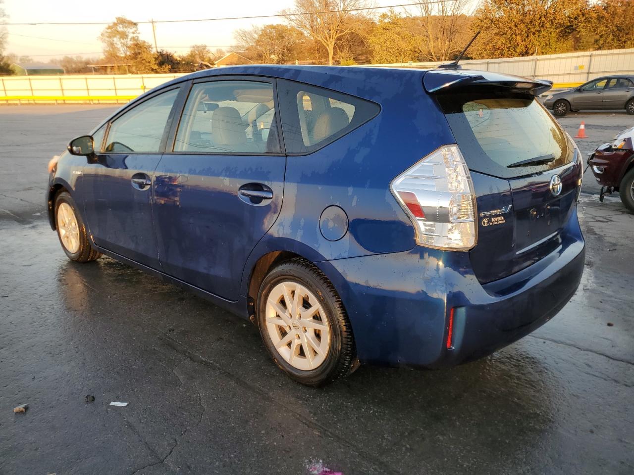 TOYOTA PRIUS V