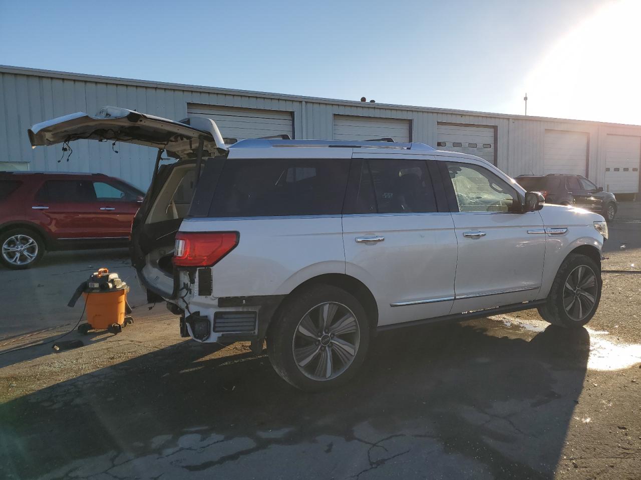 LINCOLN NAVIGATOR RESERVE