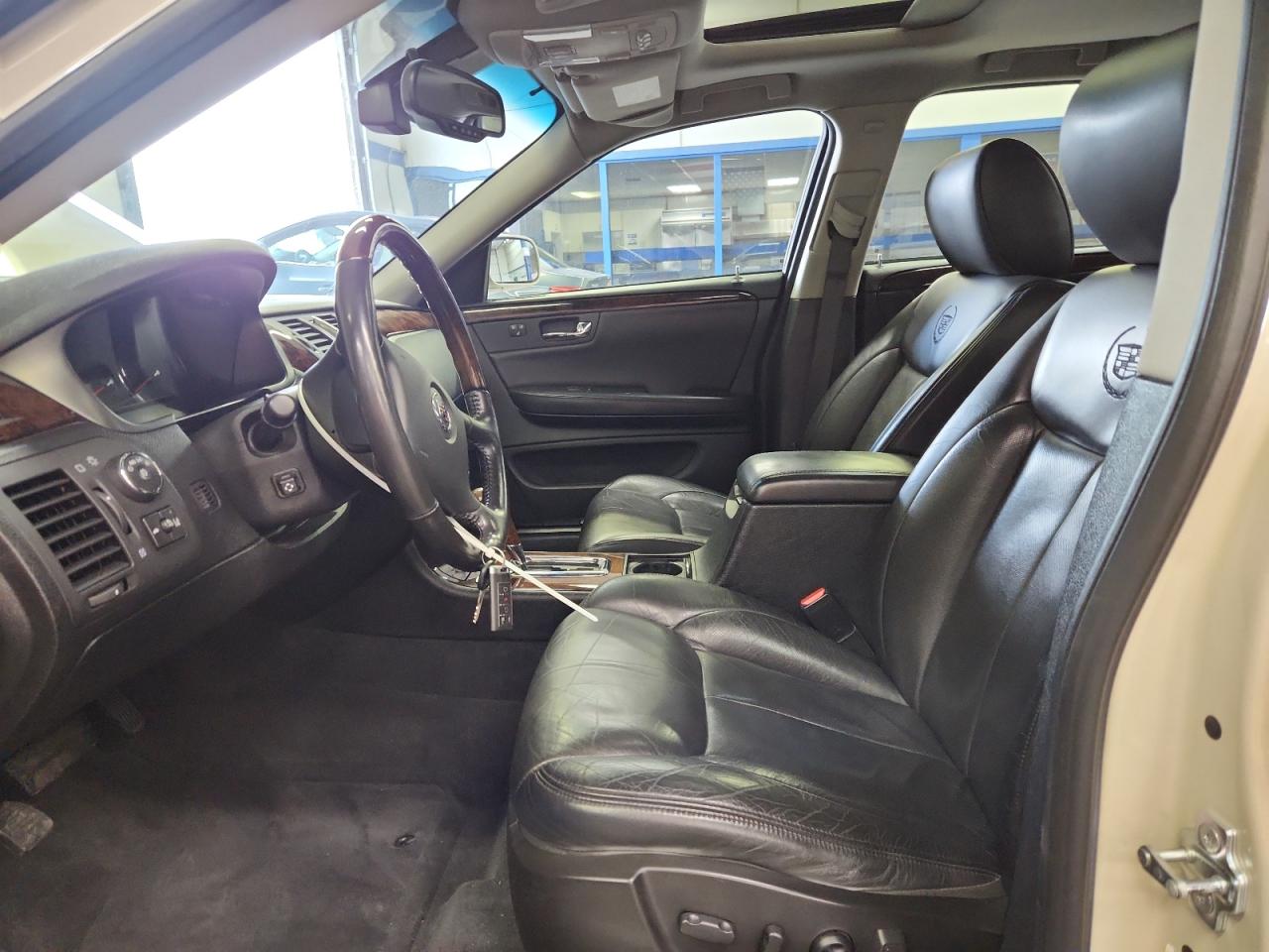 CADILLAC DTS PREMIUM COLLECTION