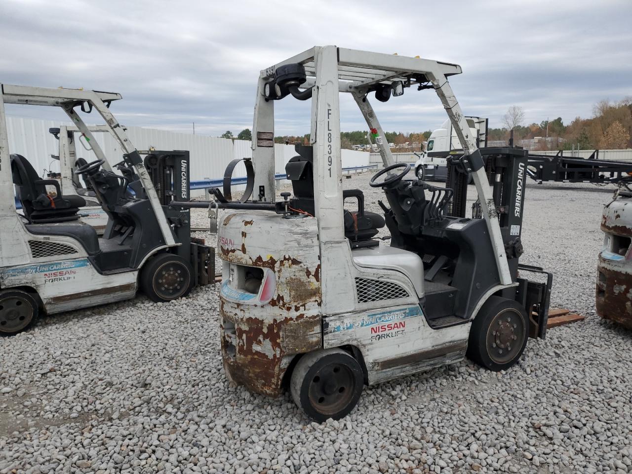 Lot #3318868919 2014 NISS FORKLIFT