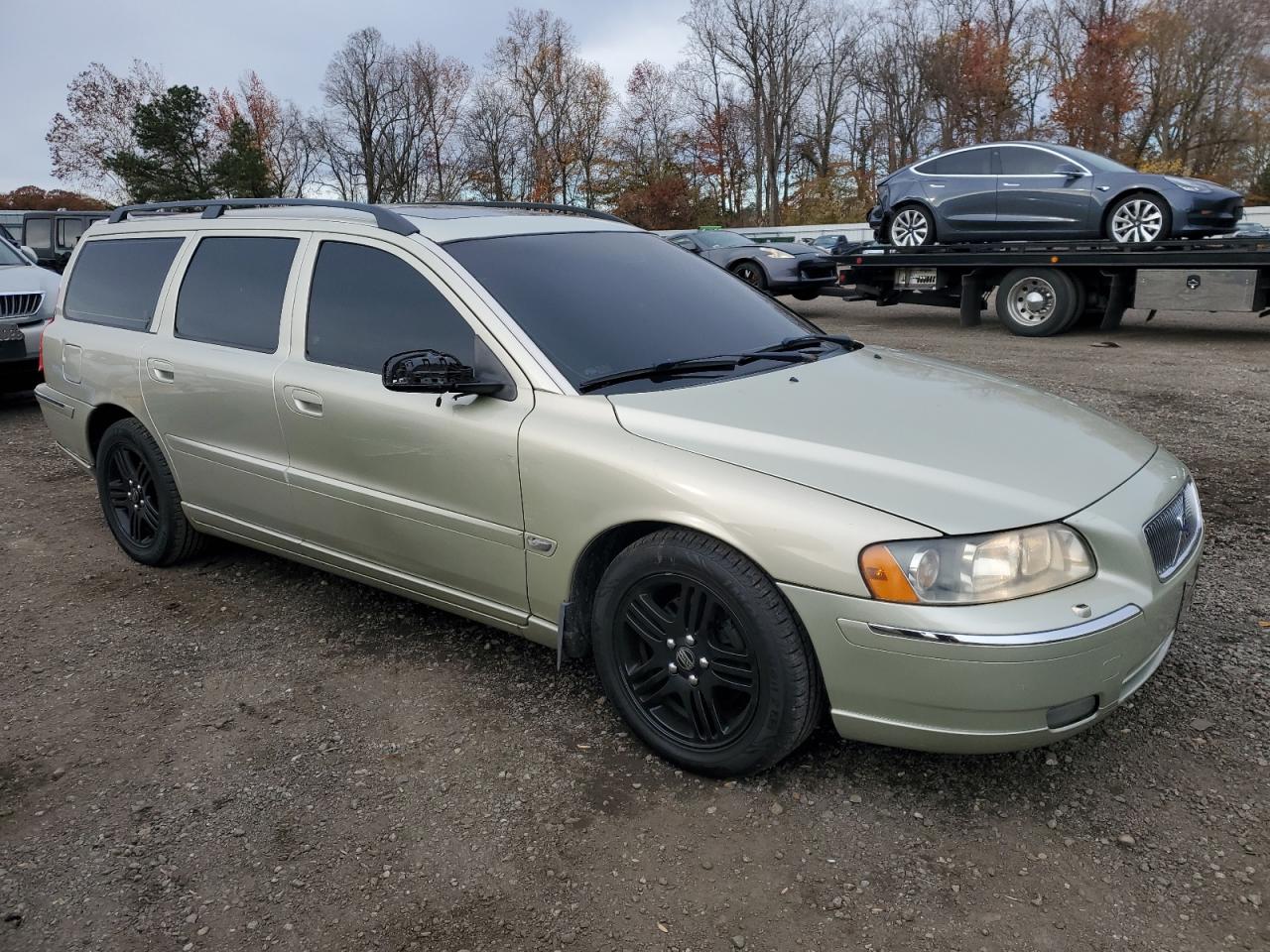 Lot #3285705661 2006 VOLVO V70 2.5T