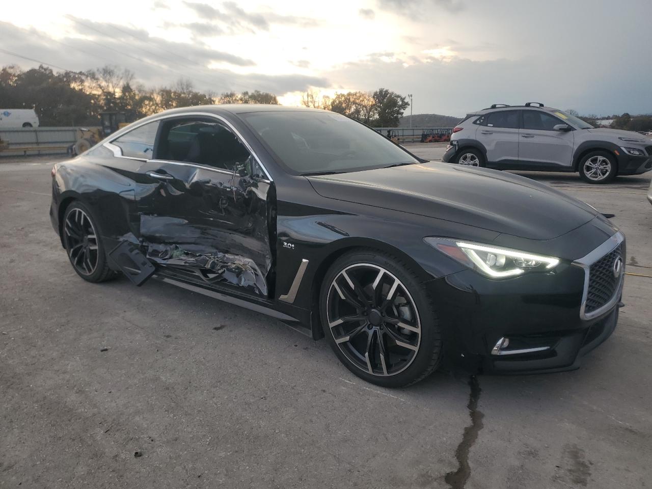 INFINITI Q60 LUXE 300
