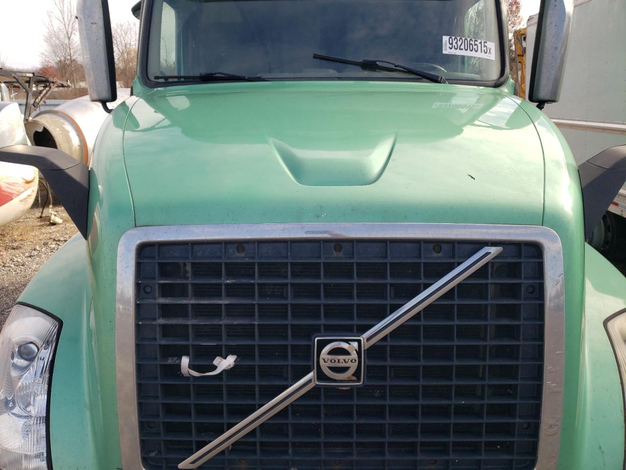 Lot #3287511013 2015 VOLVO VN VNL