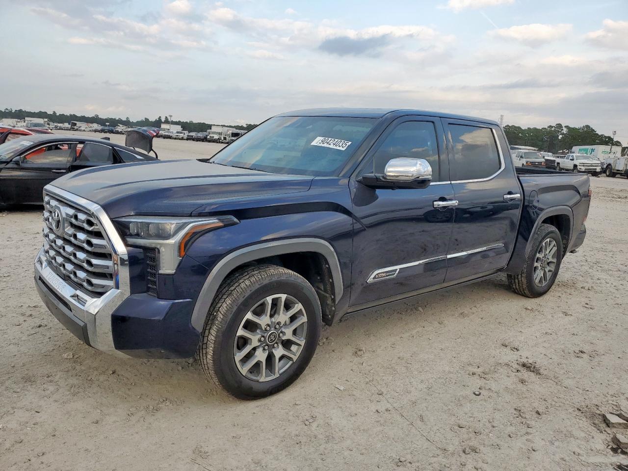 TOYOTA TUNDRA CREWMAX PLATINUM