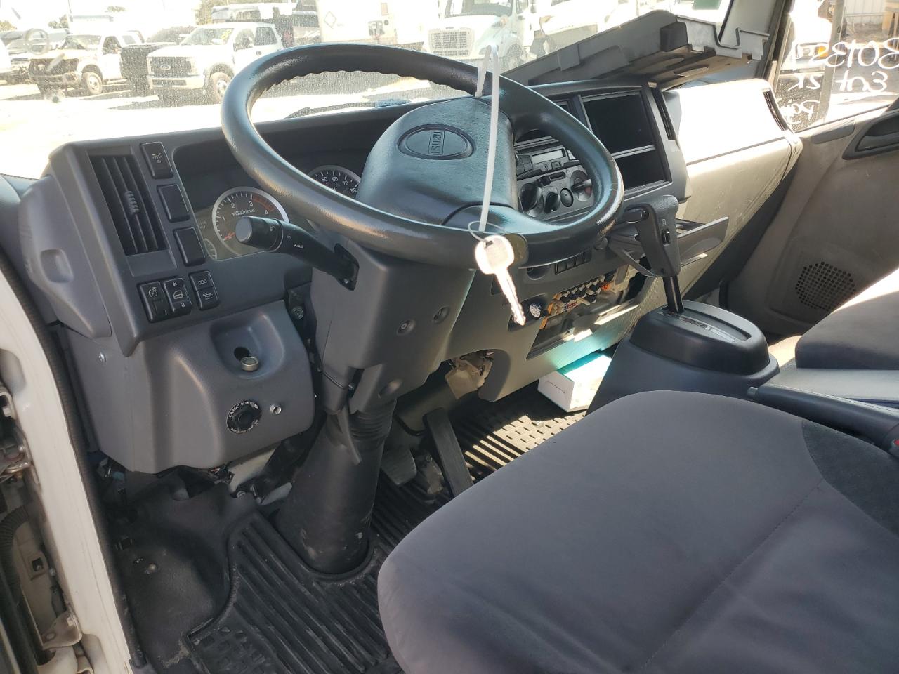 Lot #3297877782 2015 ISUZU NRR