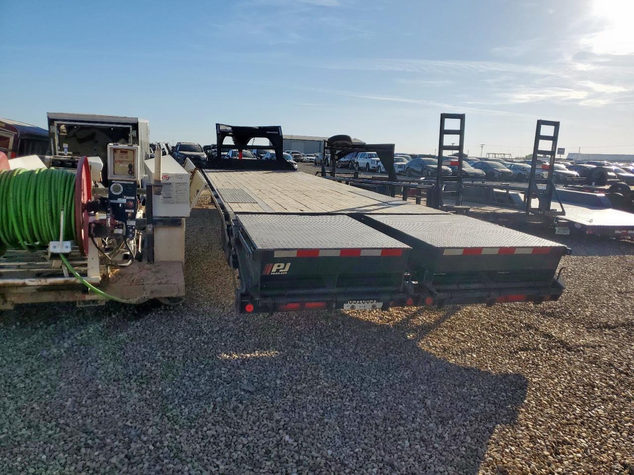 Lot #3284643381 2025 PJ FLATBED TR