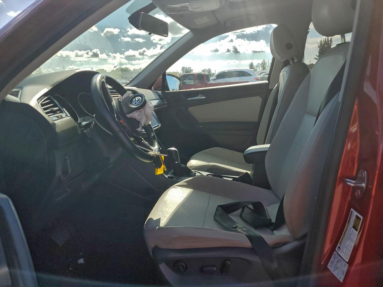 VOLKSWAGEN TIGUAN SE