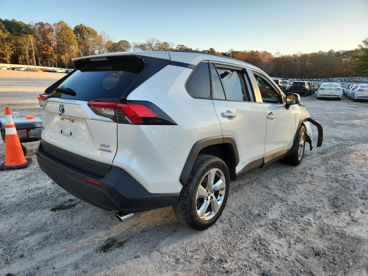TOYOTA RAV4 XLE PREMIUM