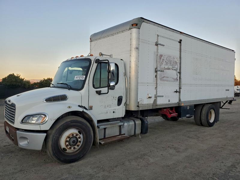 2013 FREIGHTLINER M2 106 MED #3301589642