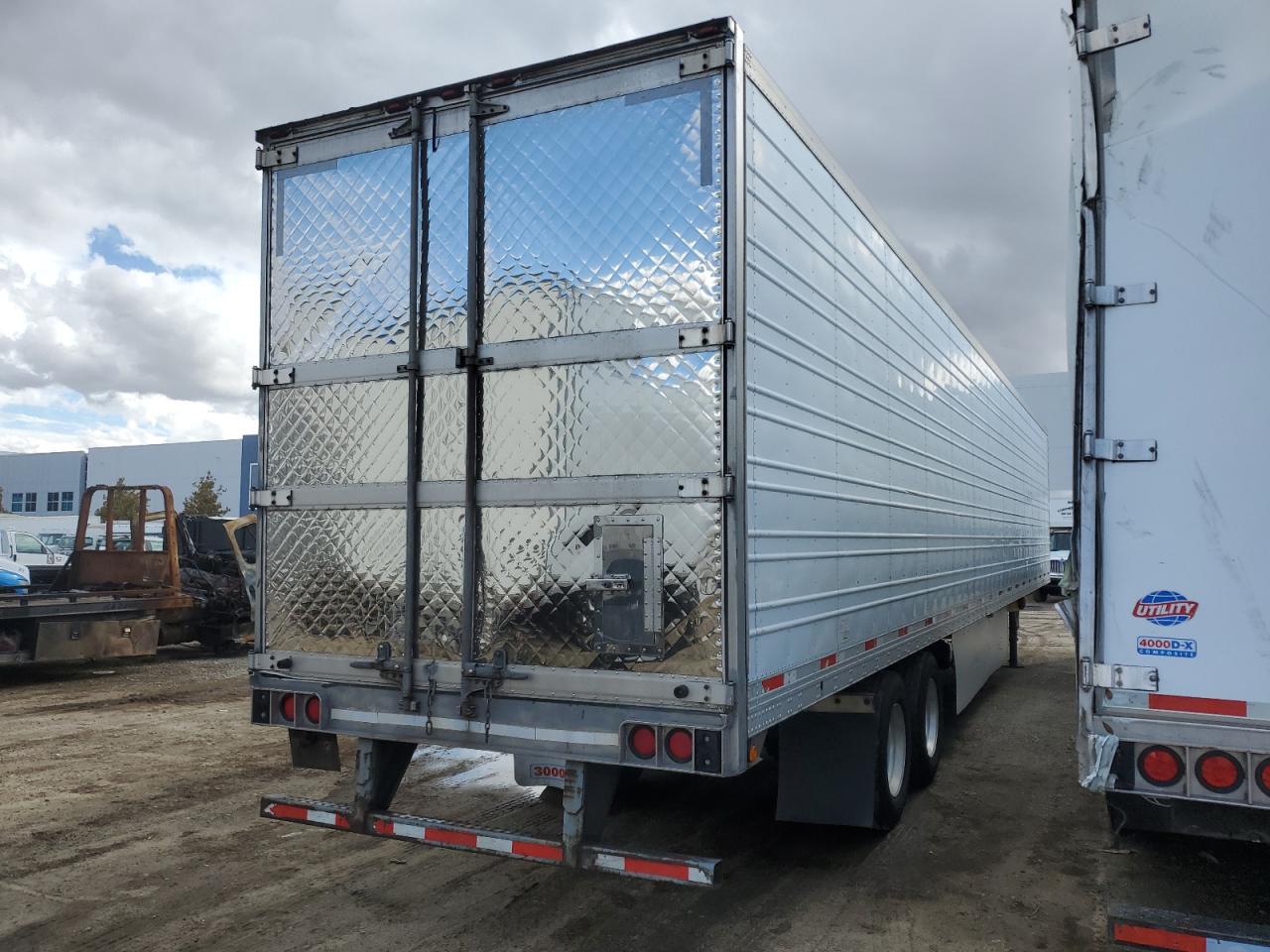 Lot #3302930615 2006 UTILITY VS2RA