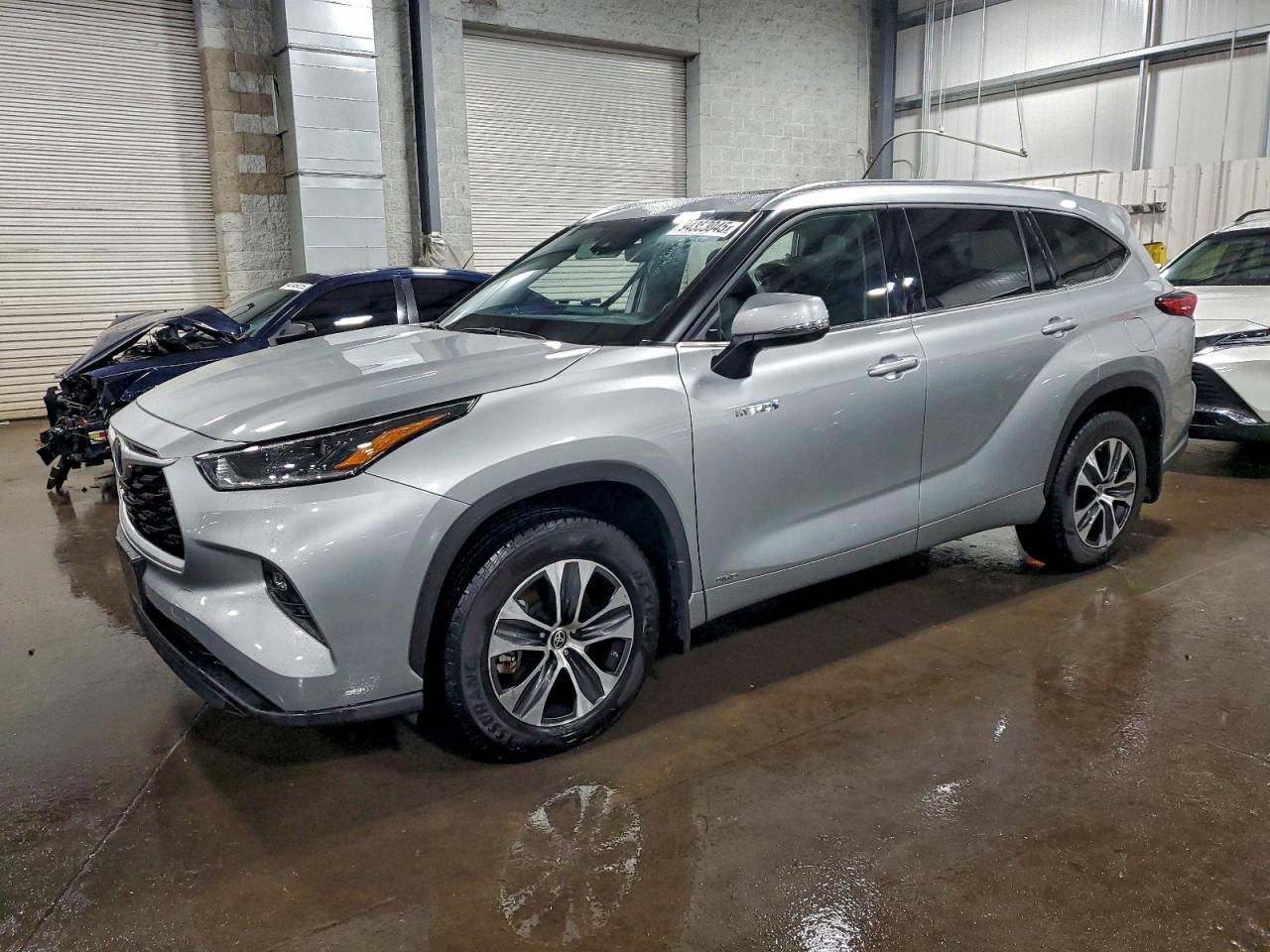 TOYOTA HIGHLANDER HYBRID XLE