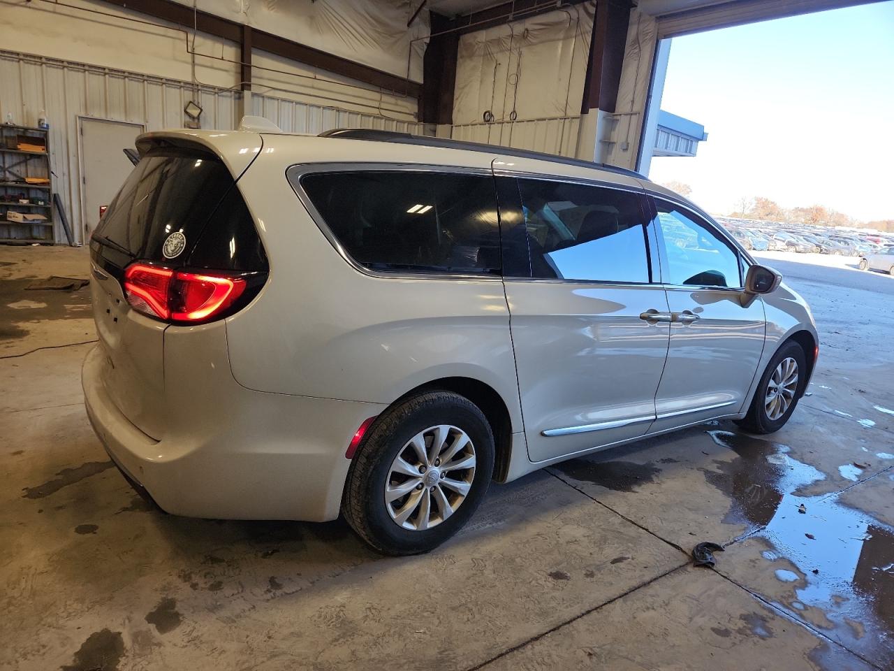 CHRYSLER PACIFICA TOURING L