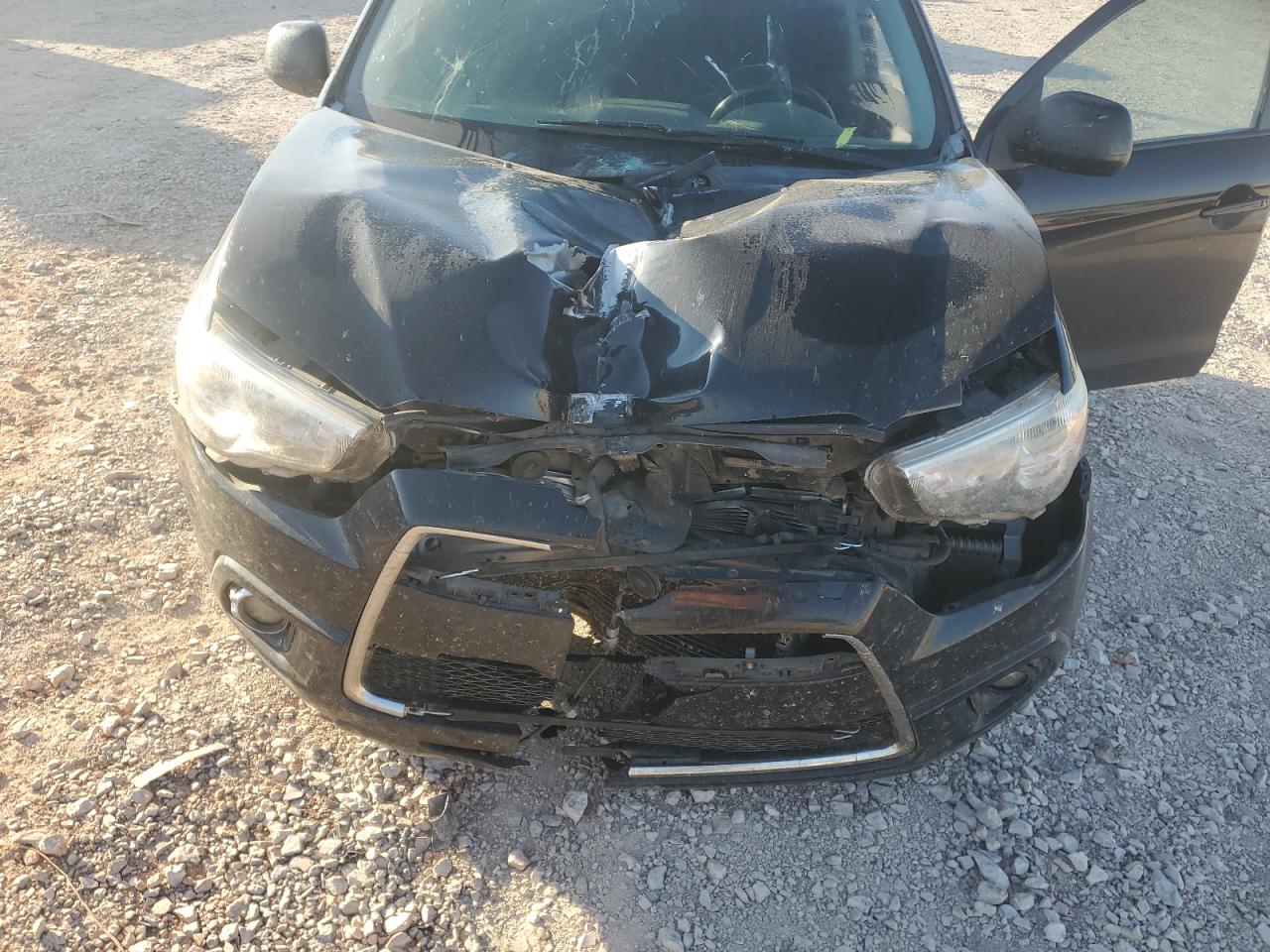 MITSUBISHI OUTLANDER SE