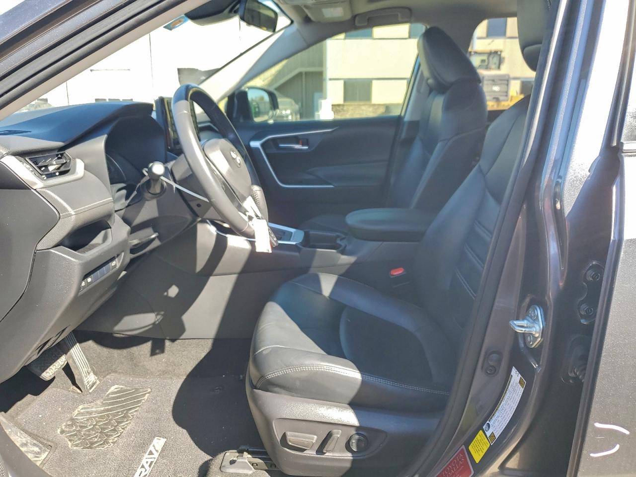 TOYOTA RAV4 XLE PREMIUM