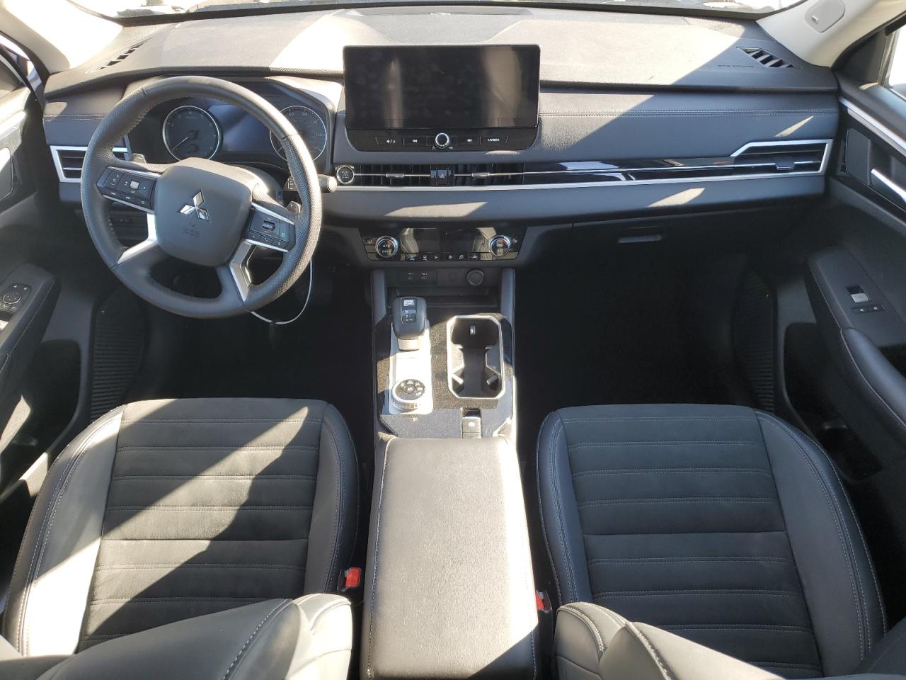 MITSUBISHI OUTLANDER SE