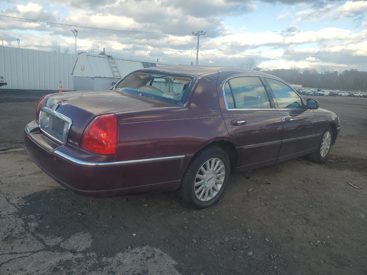 Lot #3296225422 2004 LINCOLN TOWN CAR E
