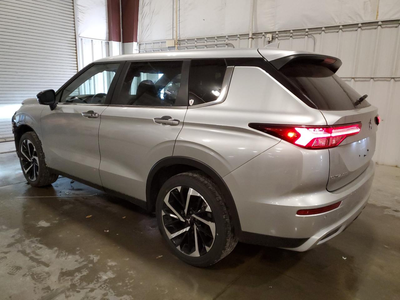MITSUBISHI OUTLANDER SE