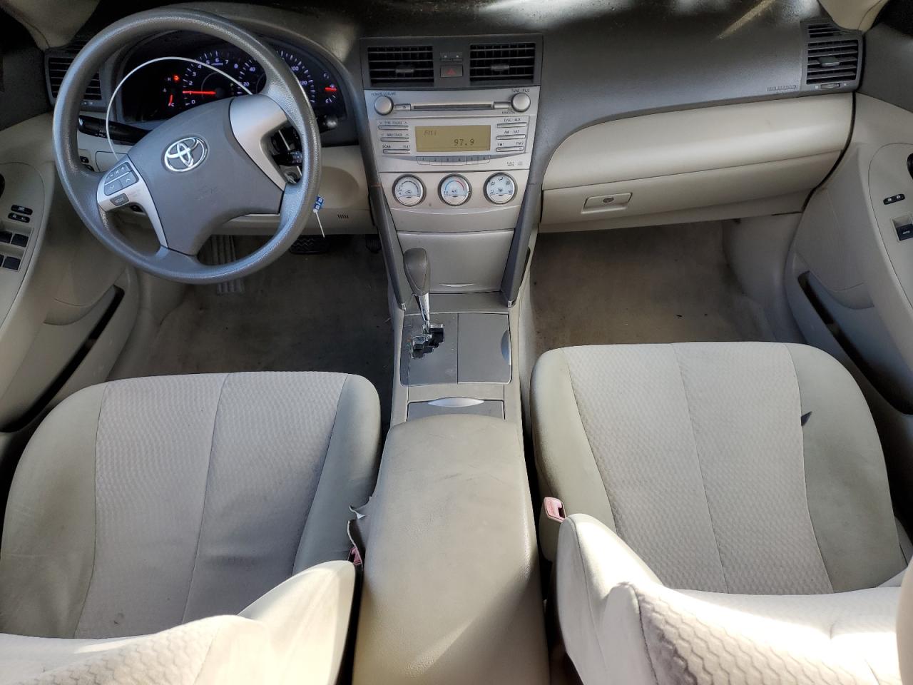 TOYOTA CAMRY BASE