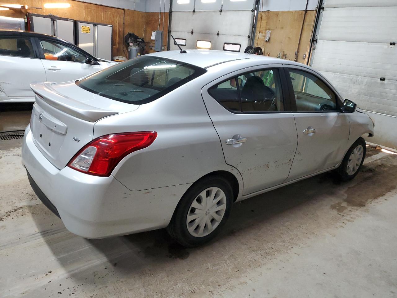 NISSAN VERSA S