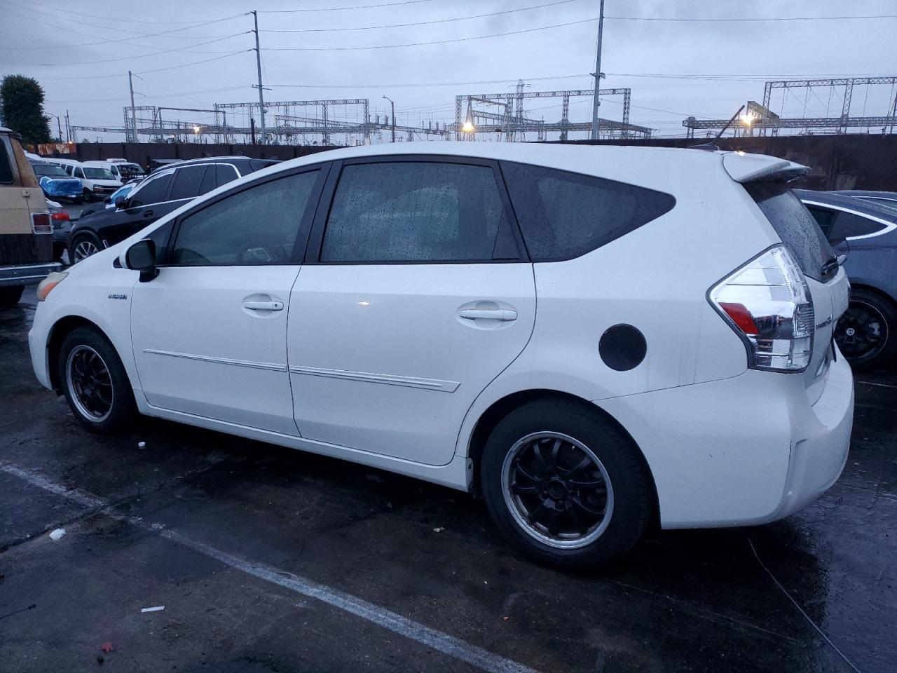 TOYOTA PRIUS V