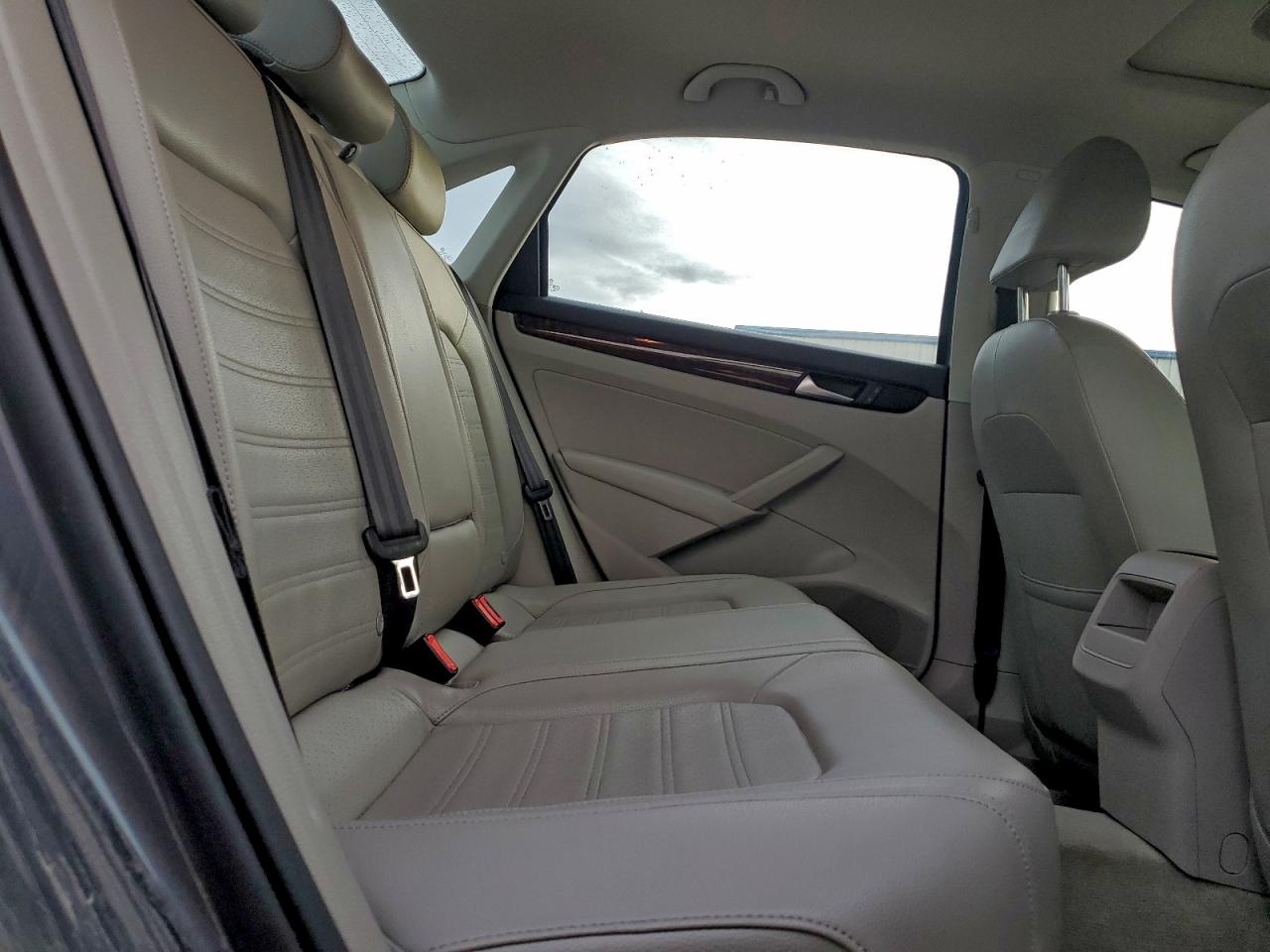 VOLKSWAGEN PASSAT SEL