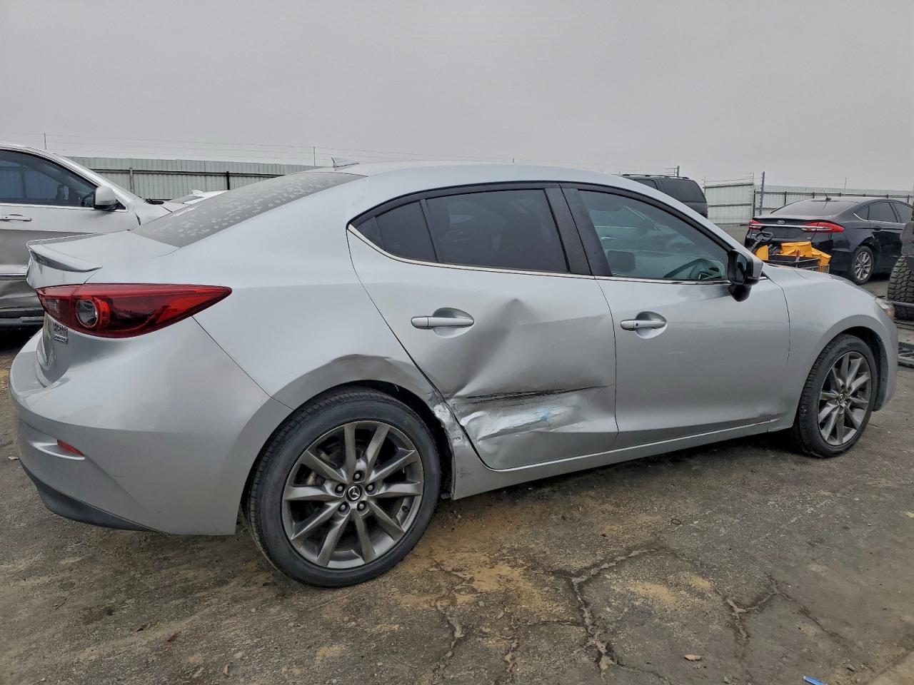 MAZDA 3 GRAND TOURING