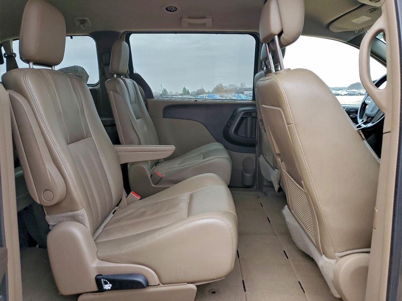 CHRYSLER TOWN & COUNTRY TOURING L