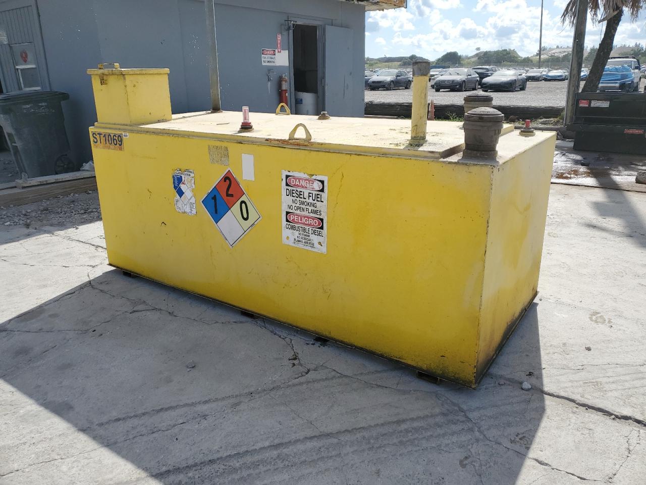 Lot #3293324473 2000 FUEL TANK