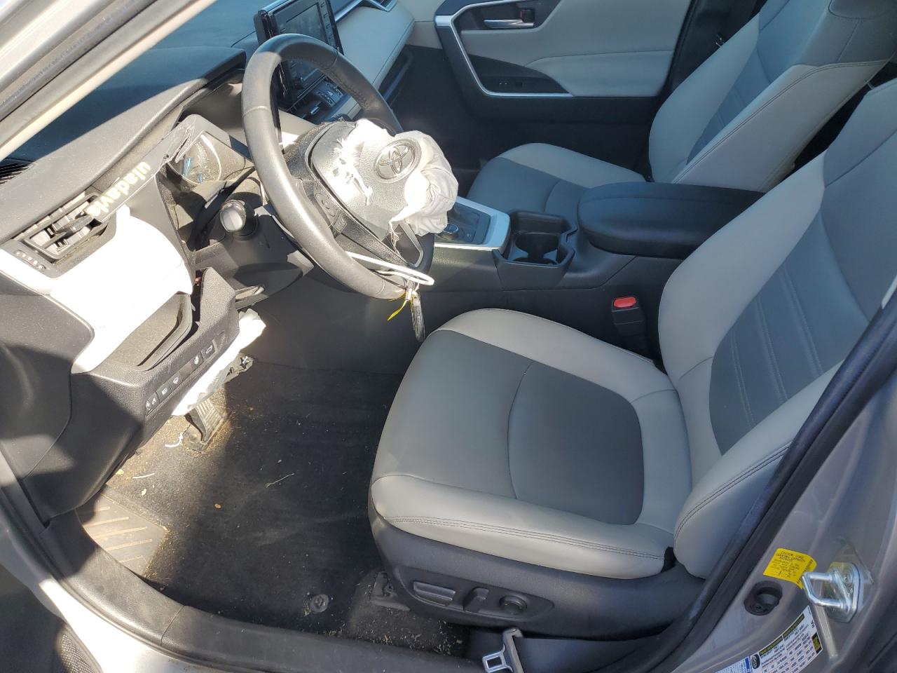 TOYOTA RAV4 XLE PREMIUM