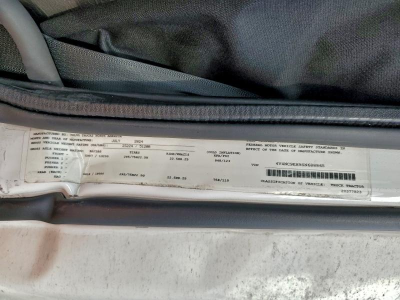 2025 VOLVO VN VNL #3297013391