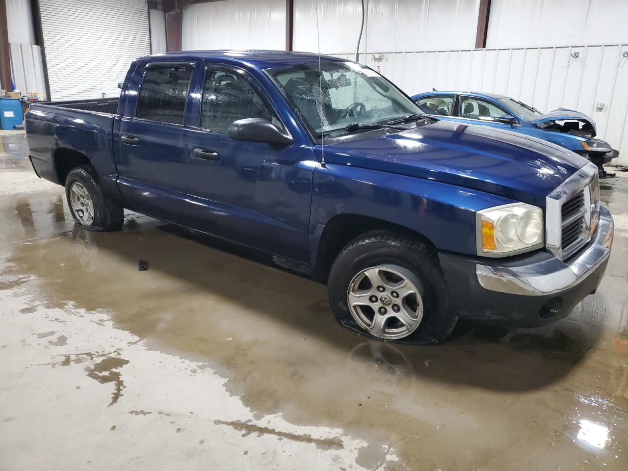 Lot #3309290615 2005 DODGE DAKOTA QUA