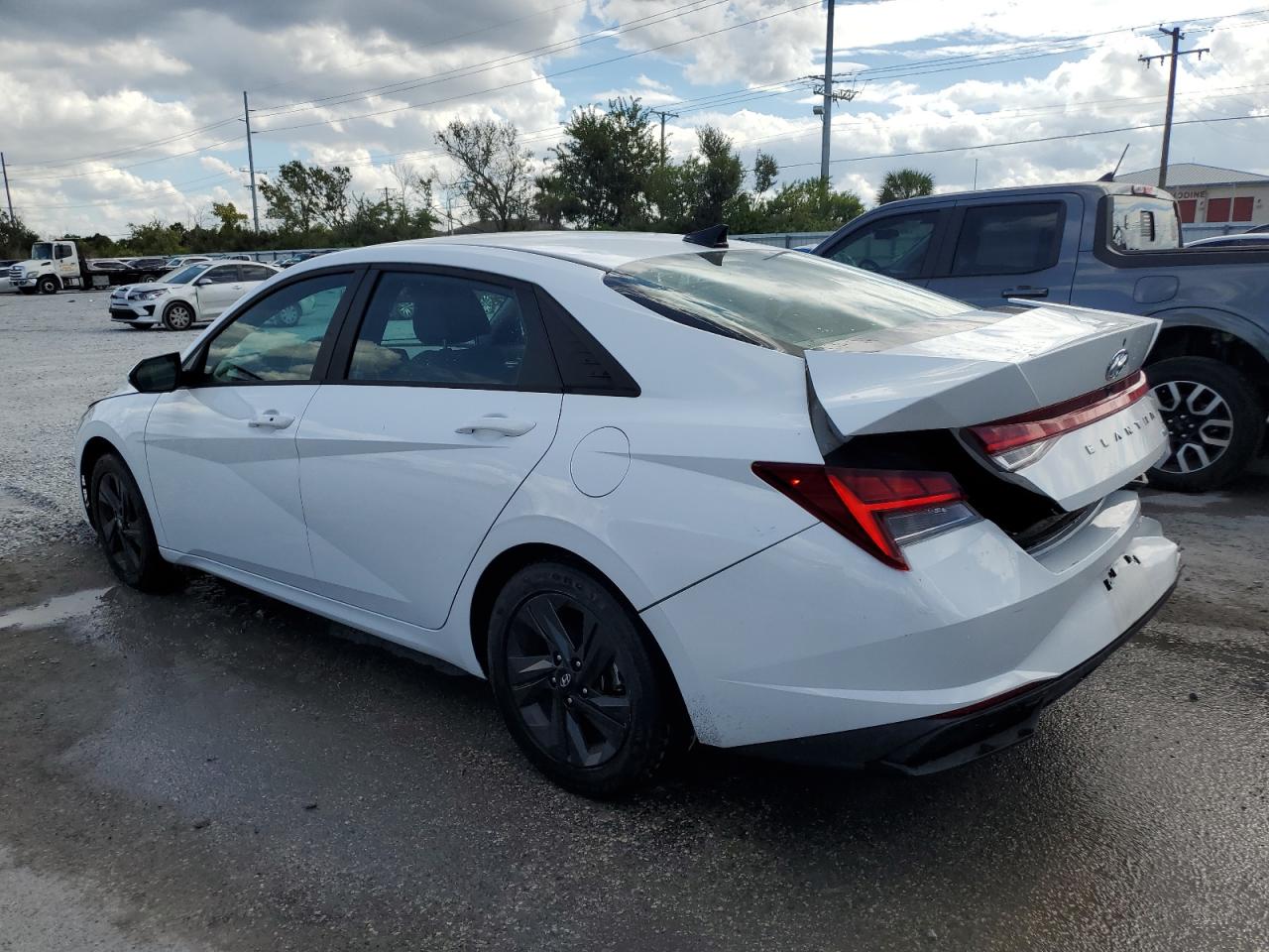 HYUNDAI ELANTRA BLUE