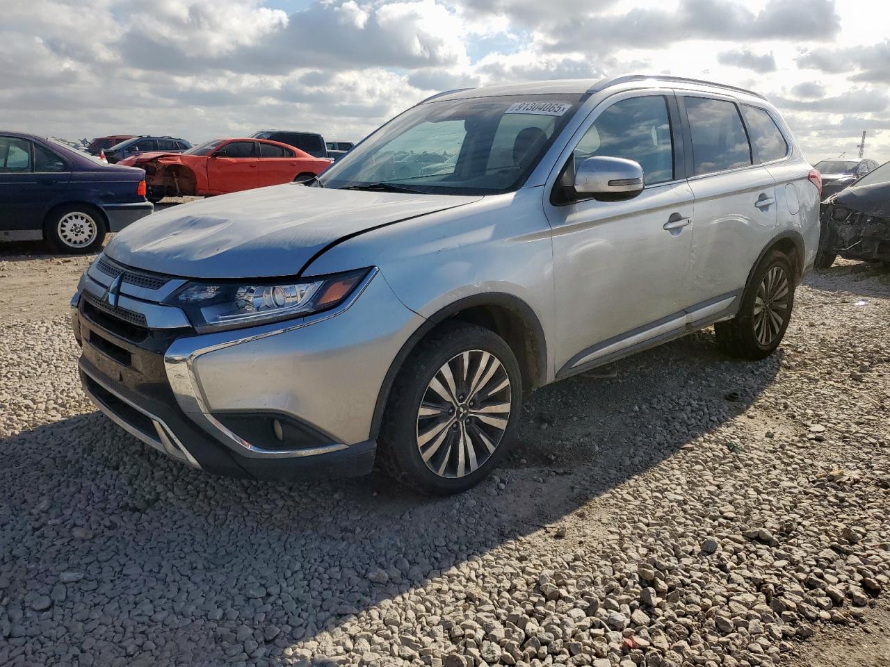 MITSUBISHI OUTLANDER SE