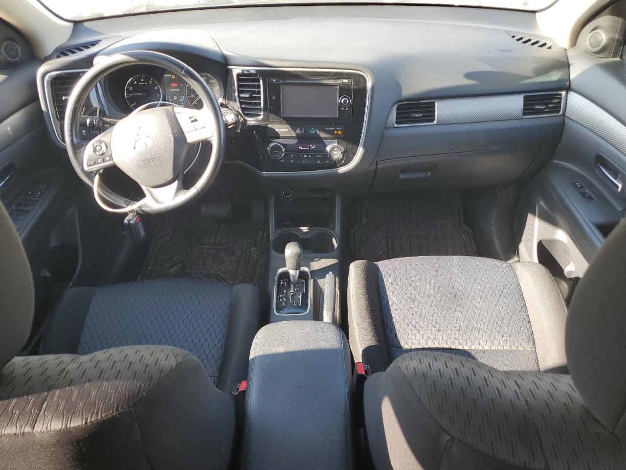 MITSUBISHI OUTLANDER SE