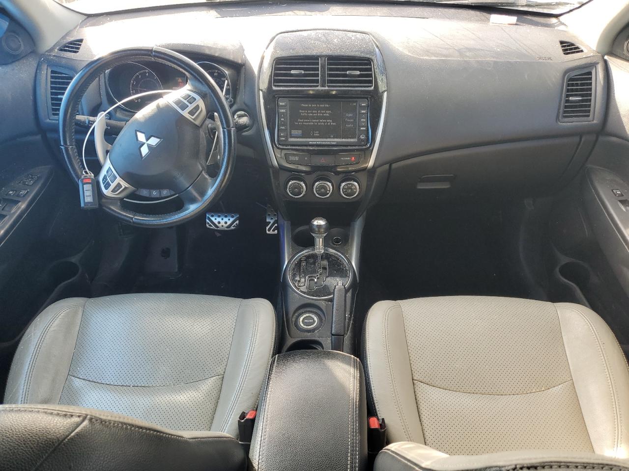 MITSUBISHI OUTLANDER LE