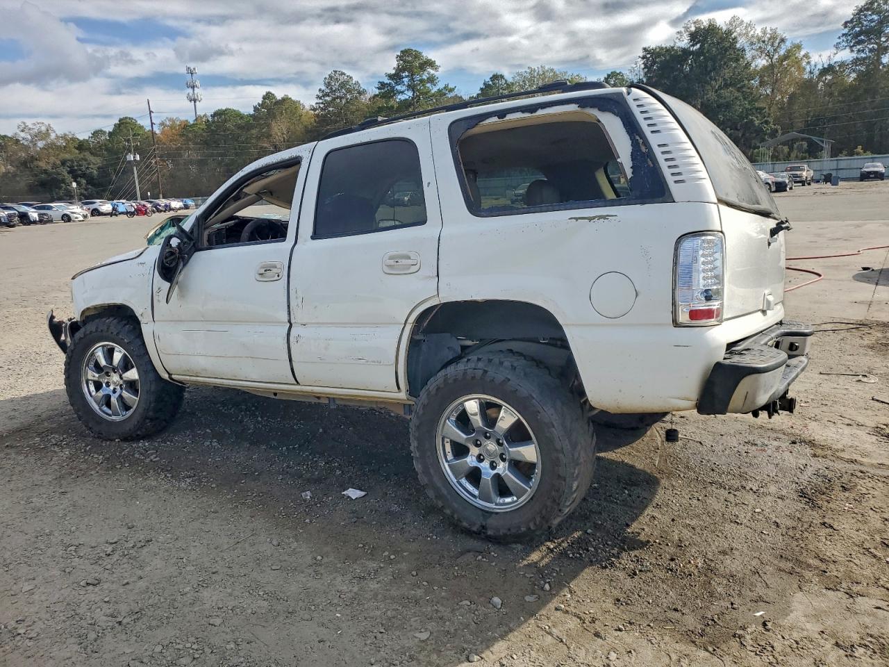 Lot #3316767398 2002 GMC YUKON