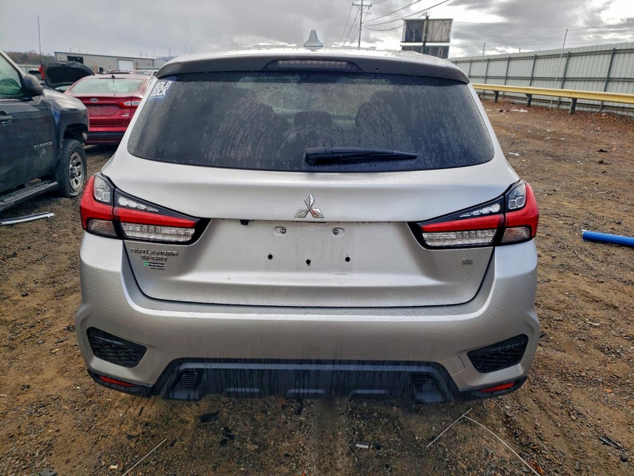 MITSUBISHI OUTLANDER SE