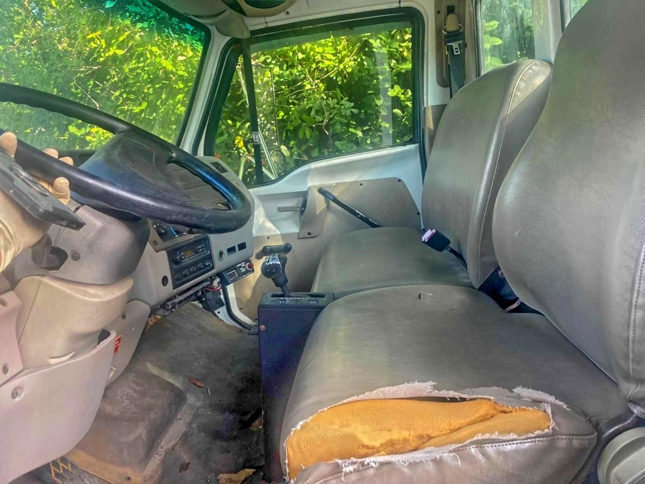 Lot #3296928857 2001 STERLING TRUCK L 7500