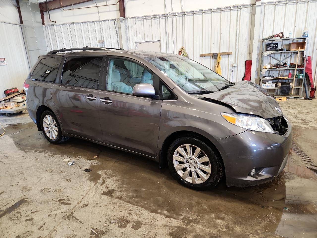 TOYOTA SIENNA XLE