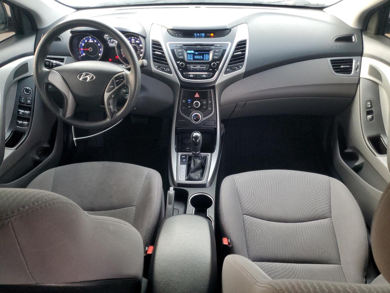 HYUNDAI ELANTRA SE