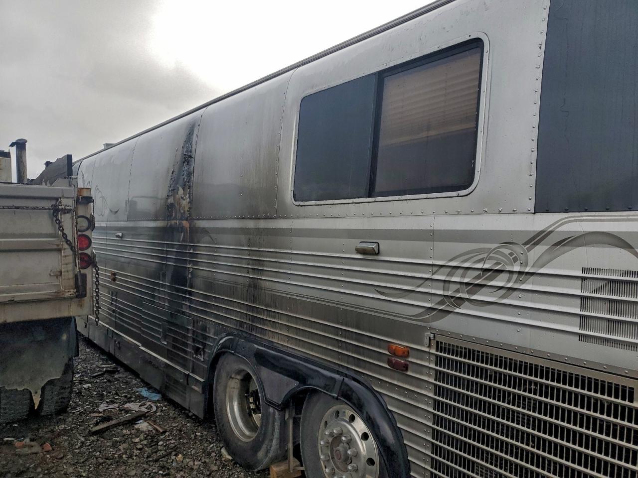 Lot #3301809339 1998 PREVOST BUS