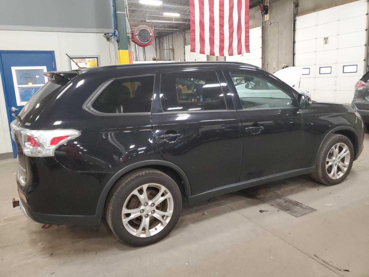 MITSUBISHI OUTLANDER SE