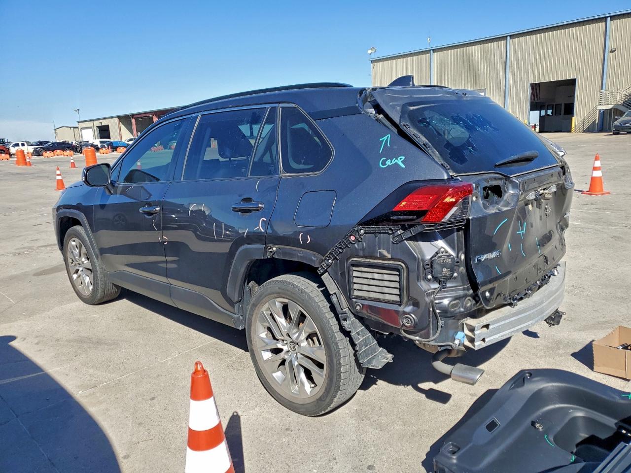 TOYOTA RAV4 XLE PREMIUM