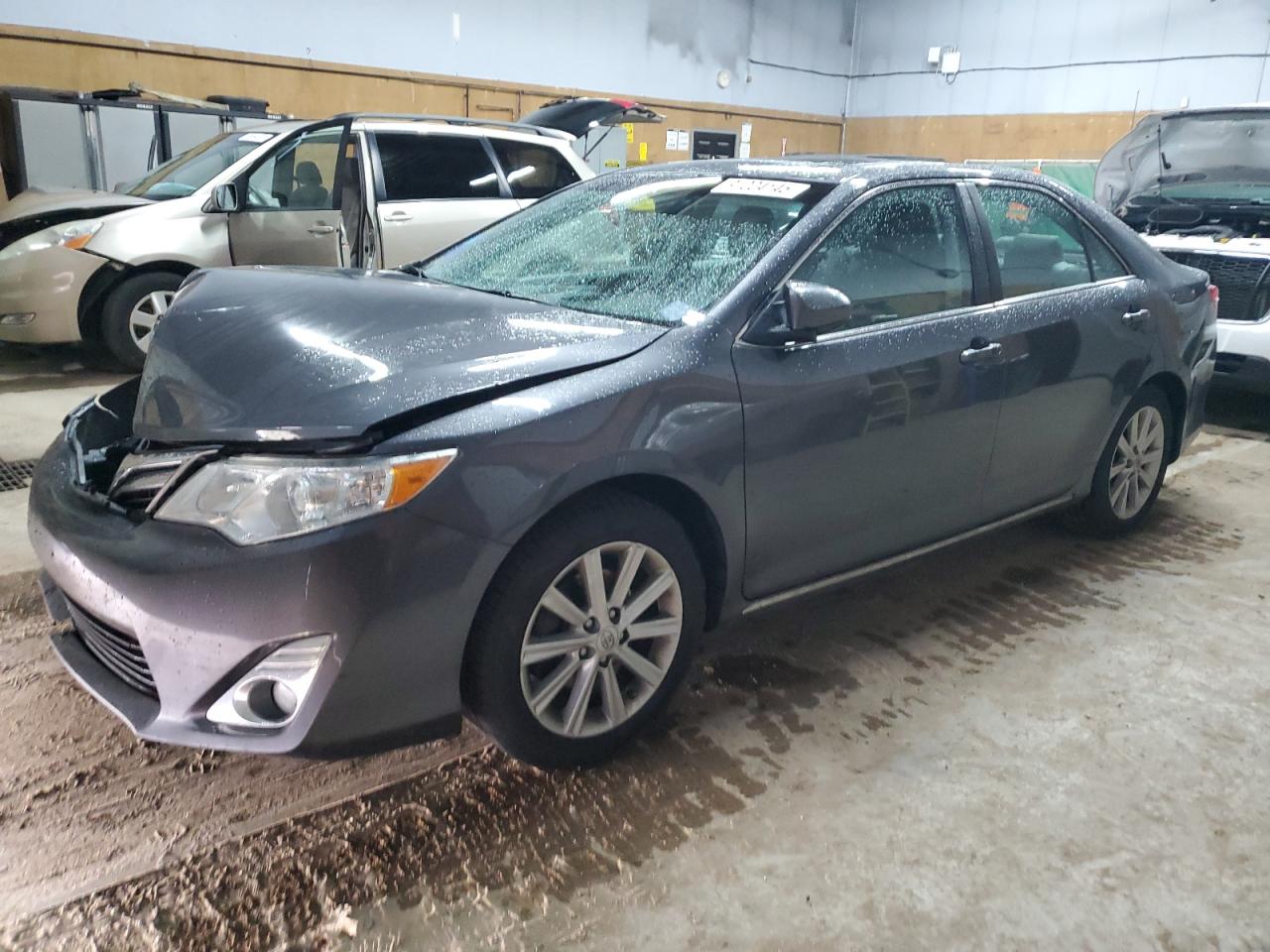 TOYOTA CAMRY BASE