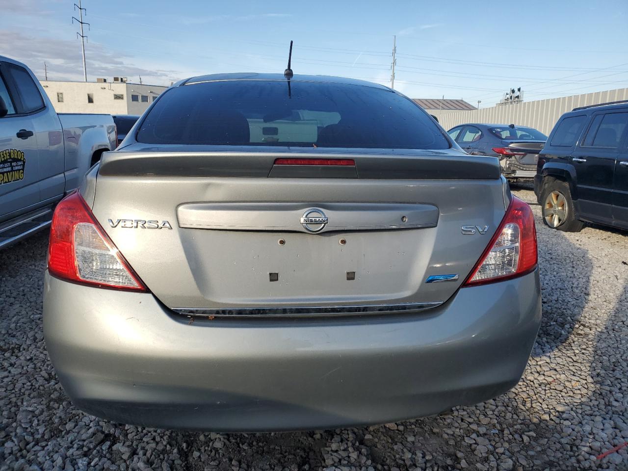 NISSAN VERSA S
