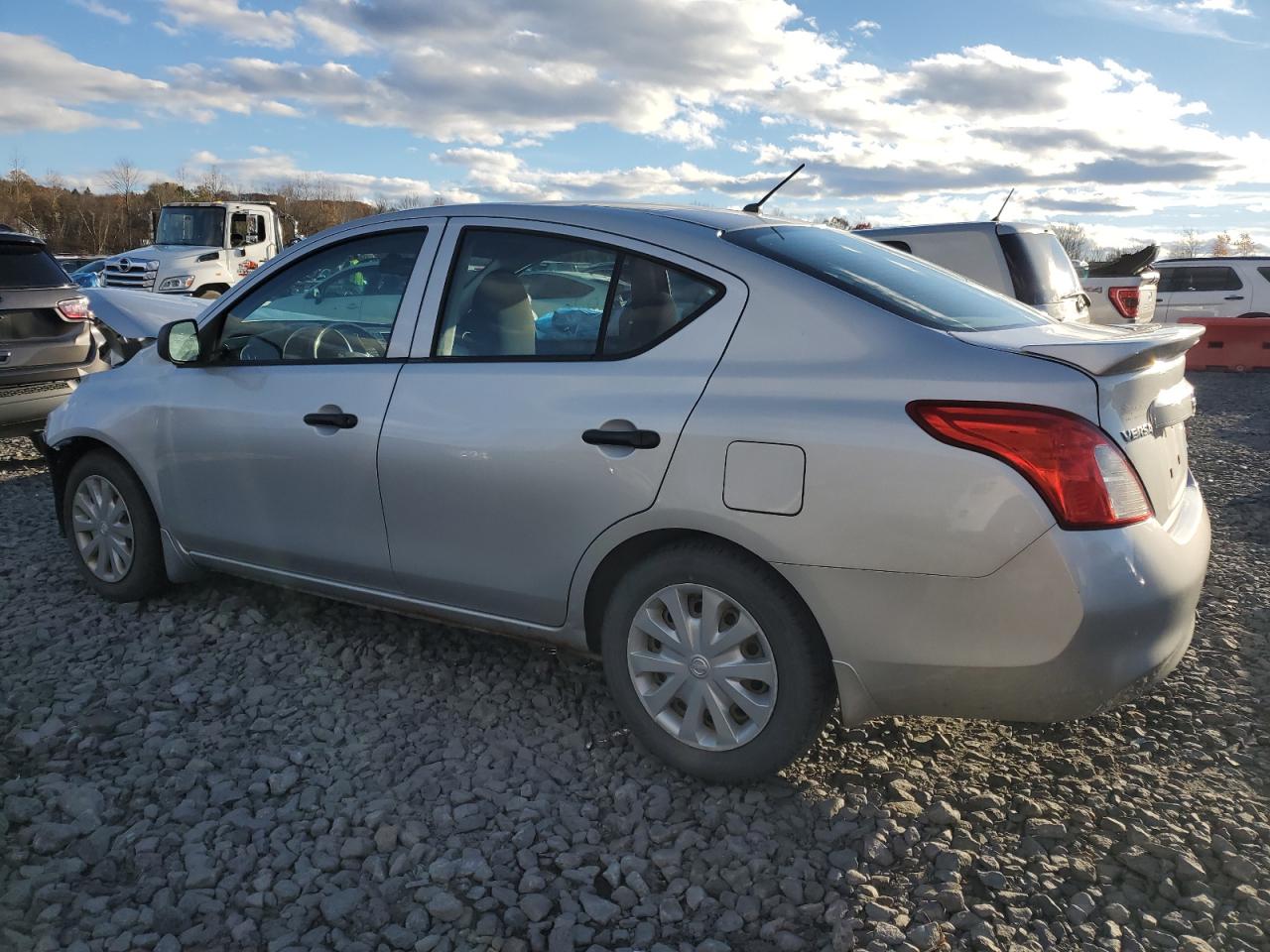 NISSAN VERSA S