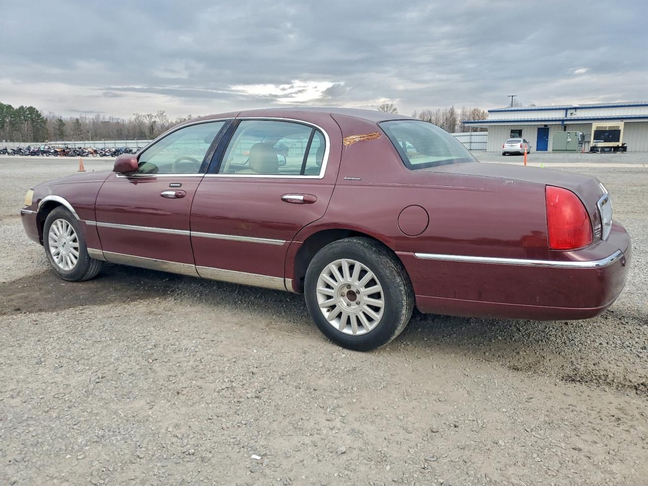 Lot #3302756353 2003 LINCOLN TOWN CAR E