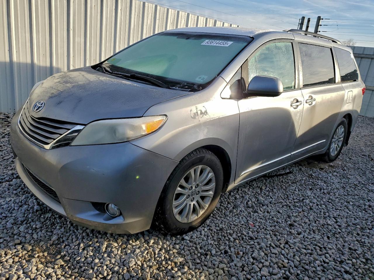 TOYOTA SIENNA XLE