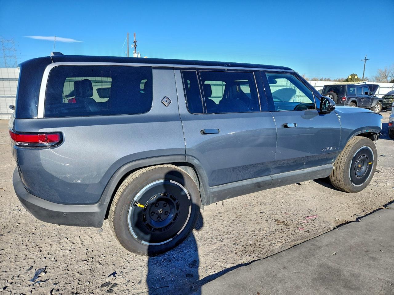 RIVIAN R1S ADVENTURE
