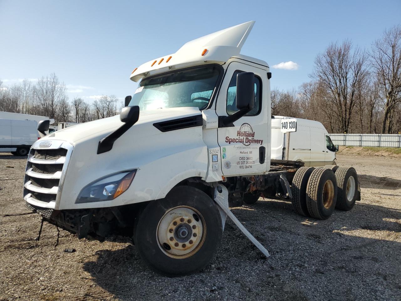 Lot #3297961812 2019 FREIGHTLINER CASCADIA 1